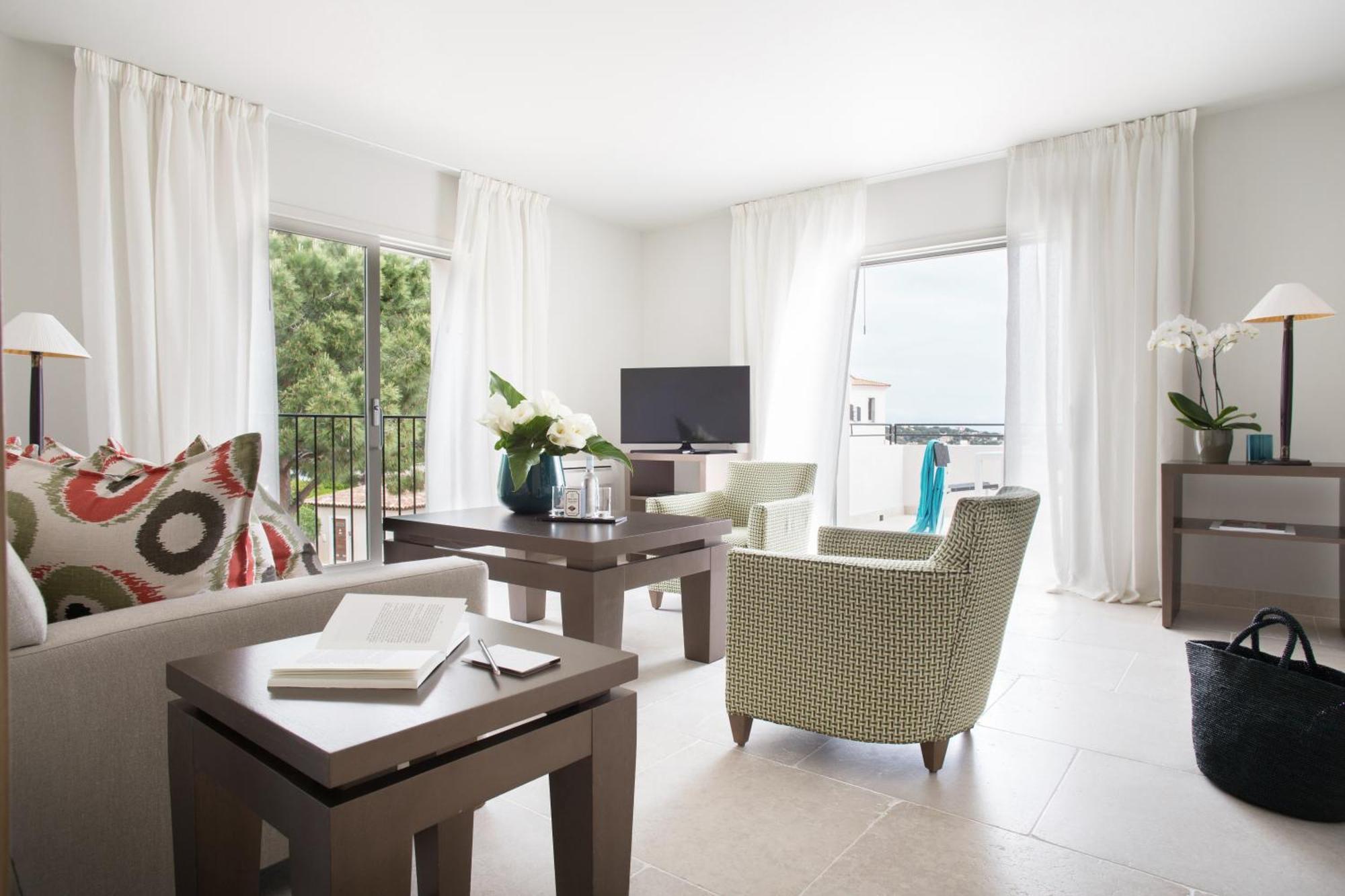 Two-Bedroom Apartment with Sea View,1499514442:JPEG